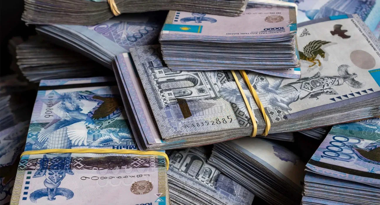Казахстанцы продолжают брать кредиты, несмотря на инфляцию и ослабление тенге